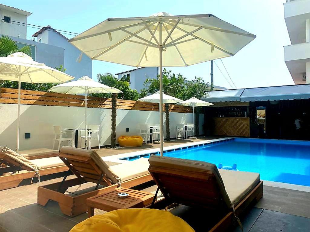 Valmar Hotel Εξαμίλιο Εξωτερικό φωτογραφία